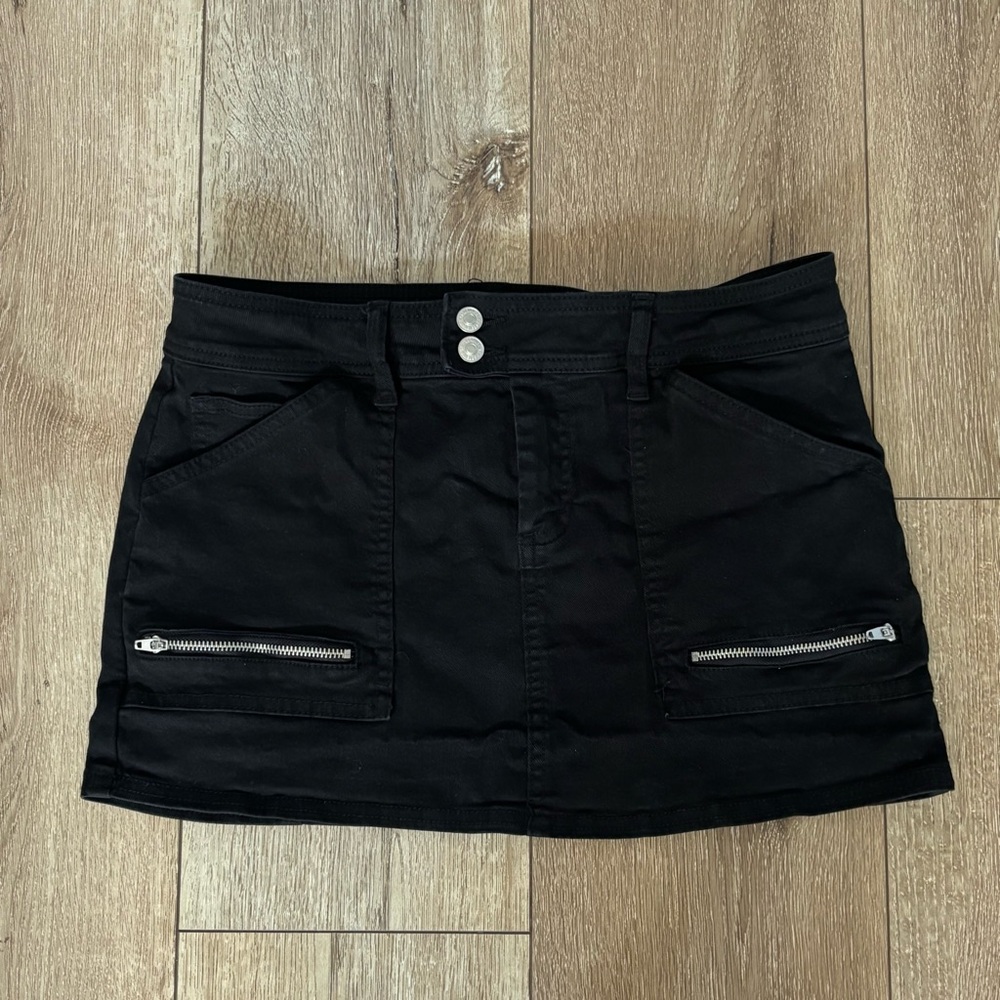Forever 21 Black Mini Skirt with Front Zip Pocket Detail